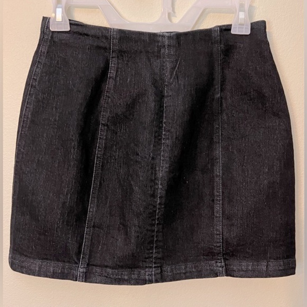 Women’s Wild Honey Denim Black Jean Mini Skirt! Size Small.